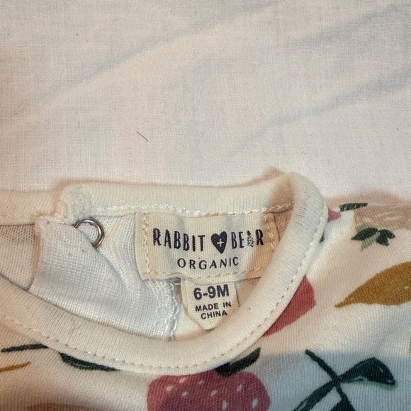 Rabbit + Bear - set of 2 short sleeve Pink Baby Onesie shirts/tops - Picture 3 of 6